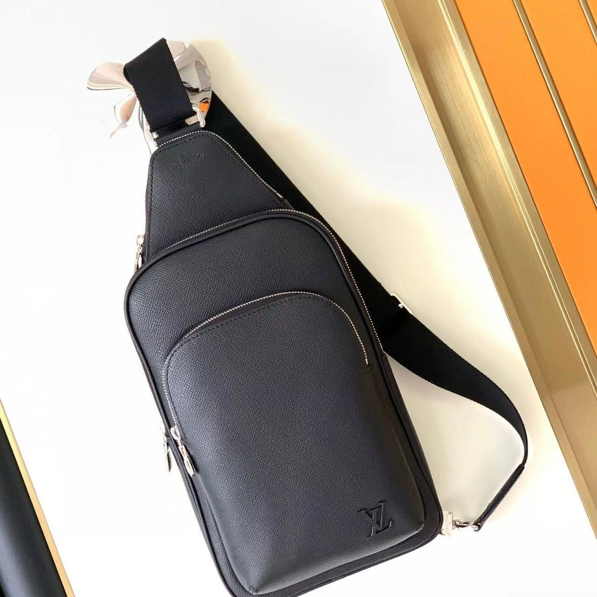 Louis Vuitton Avenue Bag