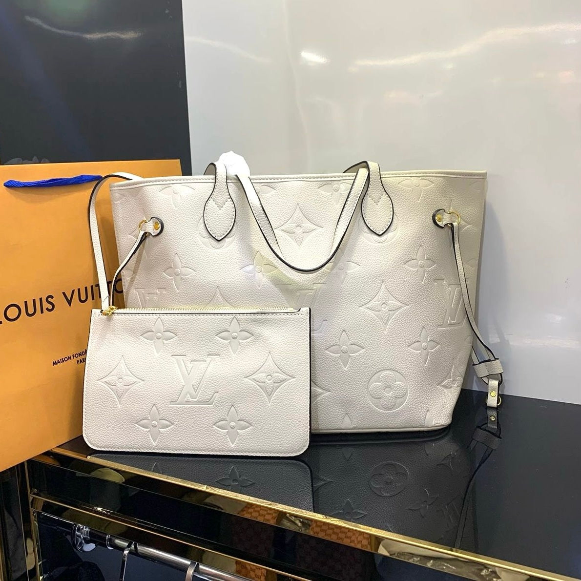 Louis Vuitton Neverfull Tote Style Bag