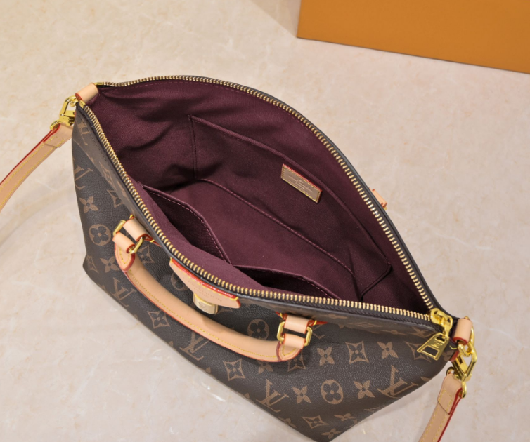 Louis Vuitton Boét Bag