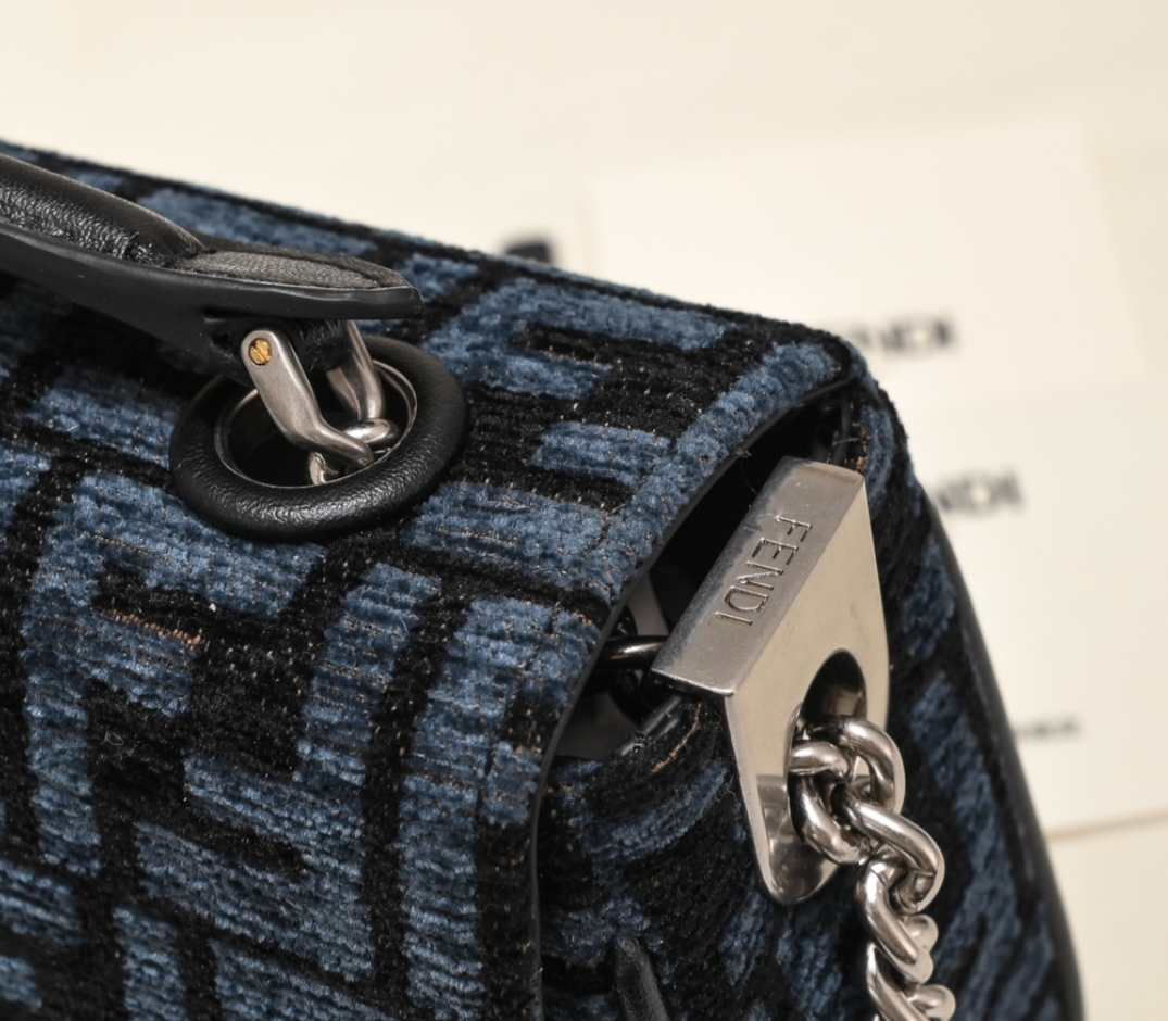 Fendi Baguette continental Medium Fabric Bag