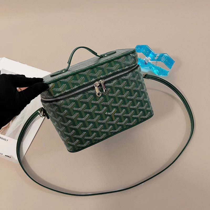 Elegant Vanity Crossbody