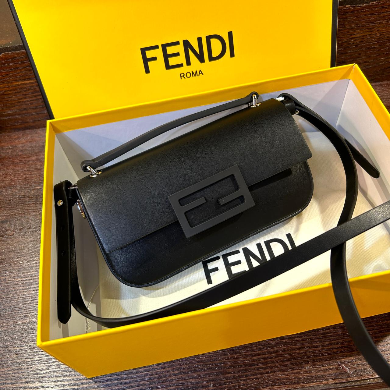 Fendi Baguette continental Shiny Bag Small
