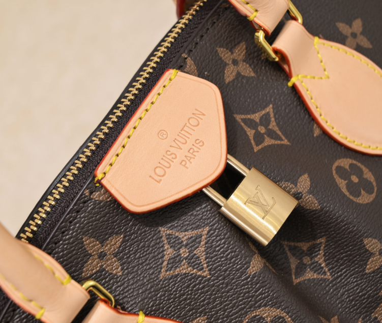 Louis Vuitton Boét Bag