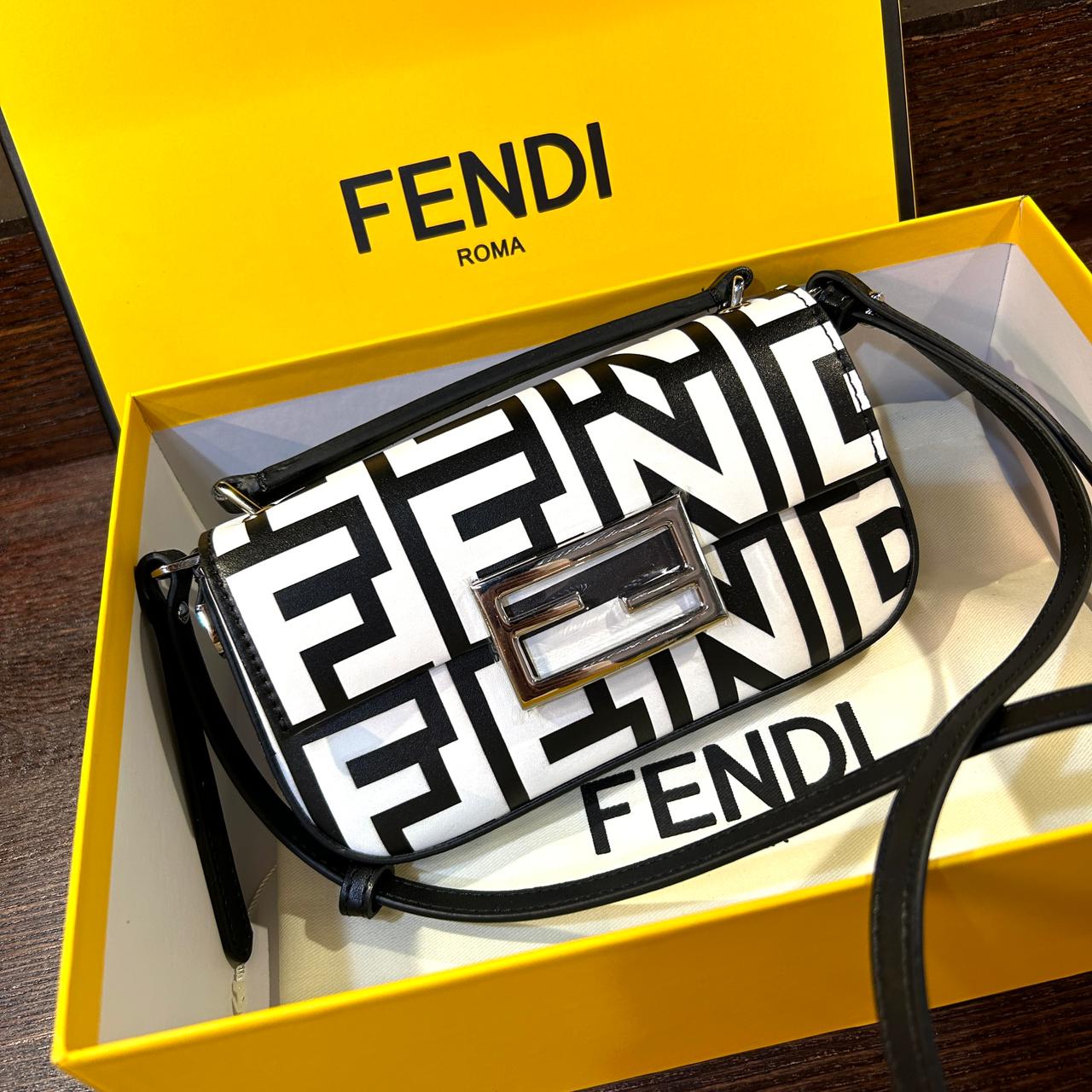 Fendi Baguette continental Shiny Bag Small