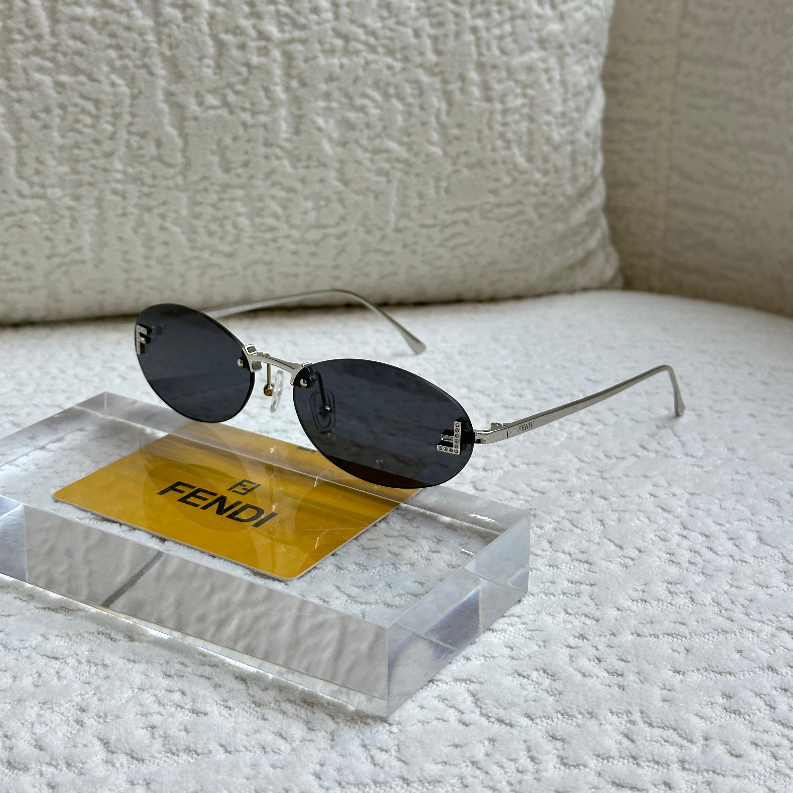 Fendi FE40025U Rimless Oval Sunglasses