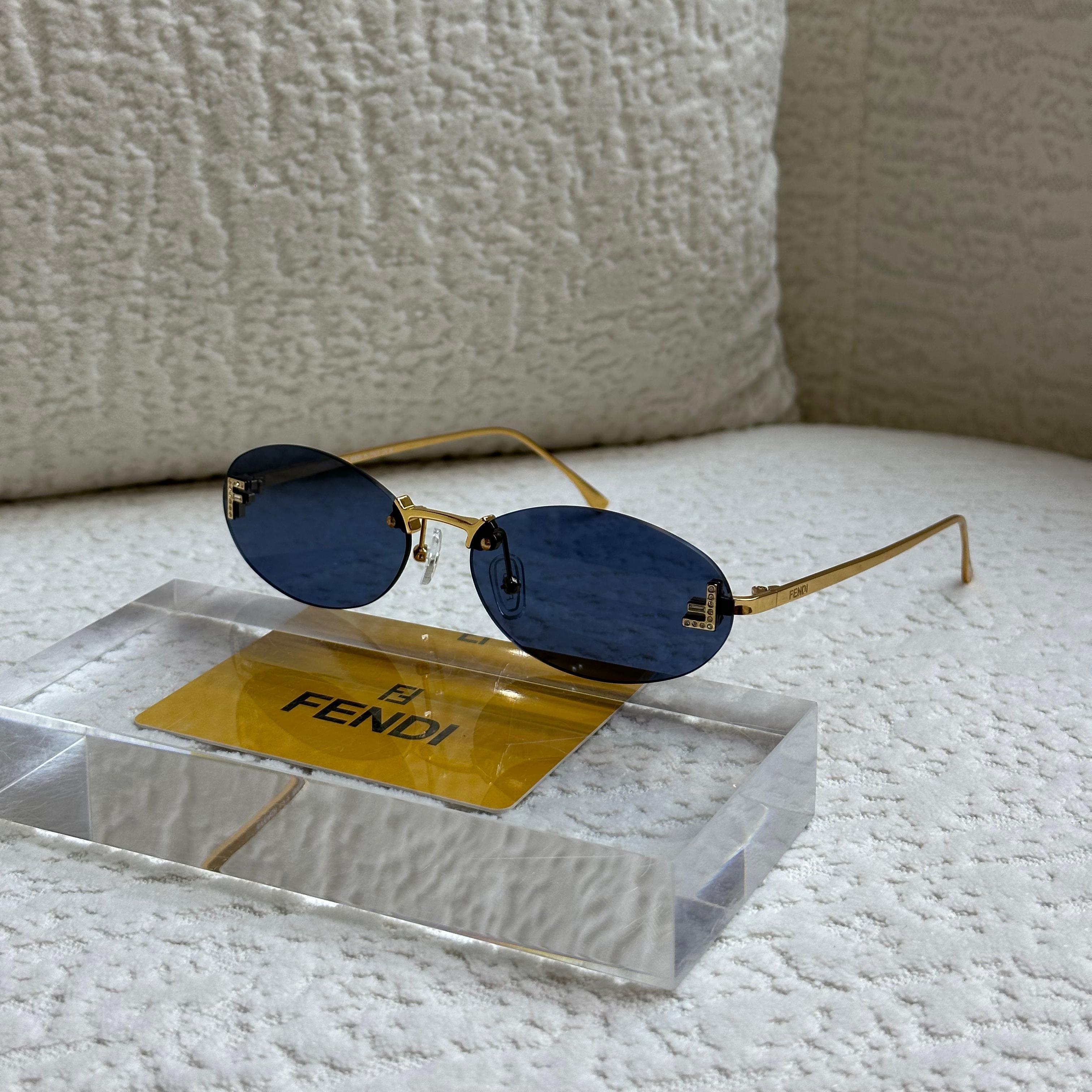 Fendi FE40025U Rimless Oval Sunglasses
