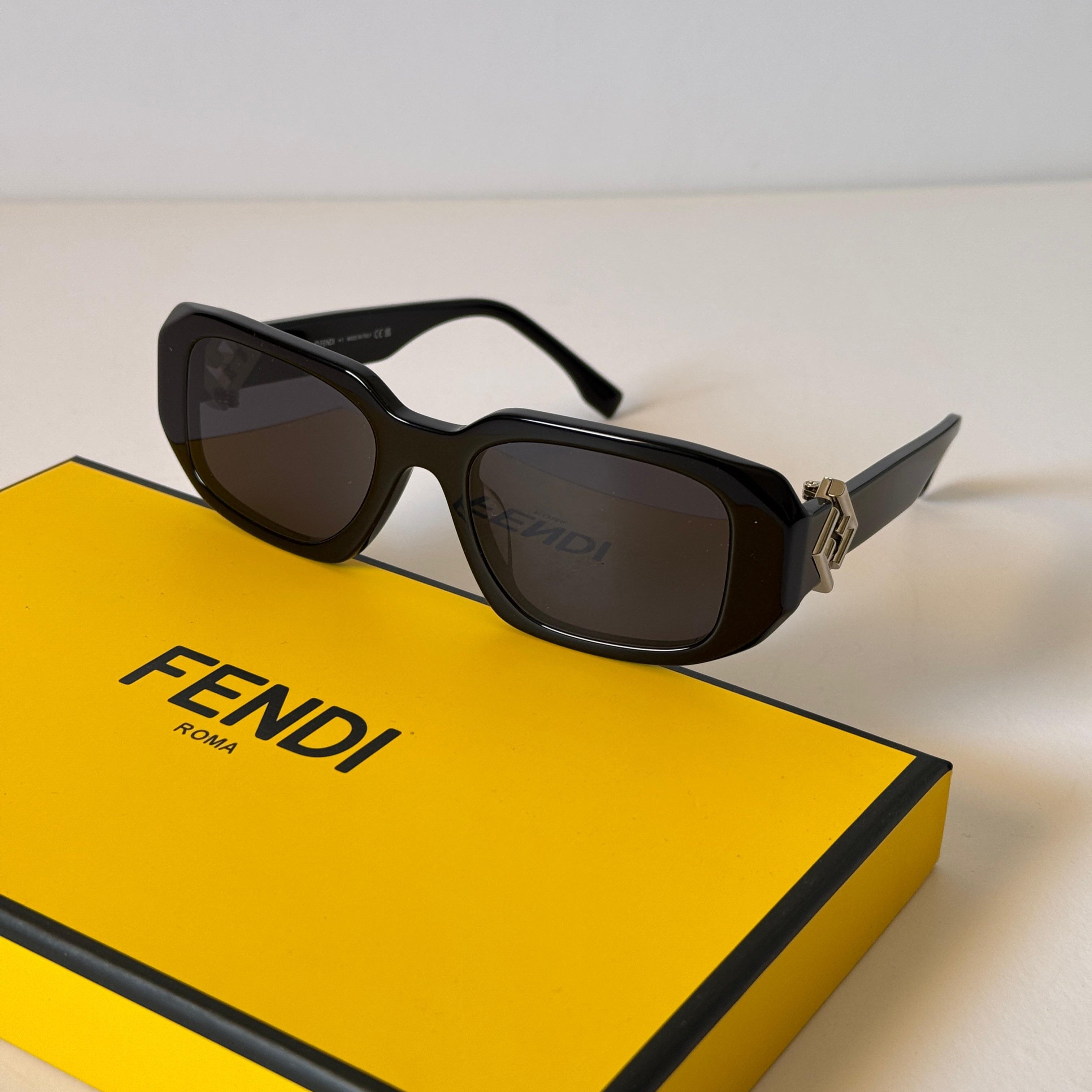 Fendi Colibrì Rectangle Acetate Sunglasses