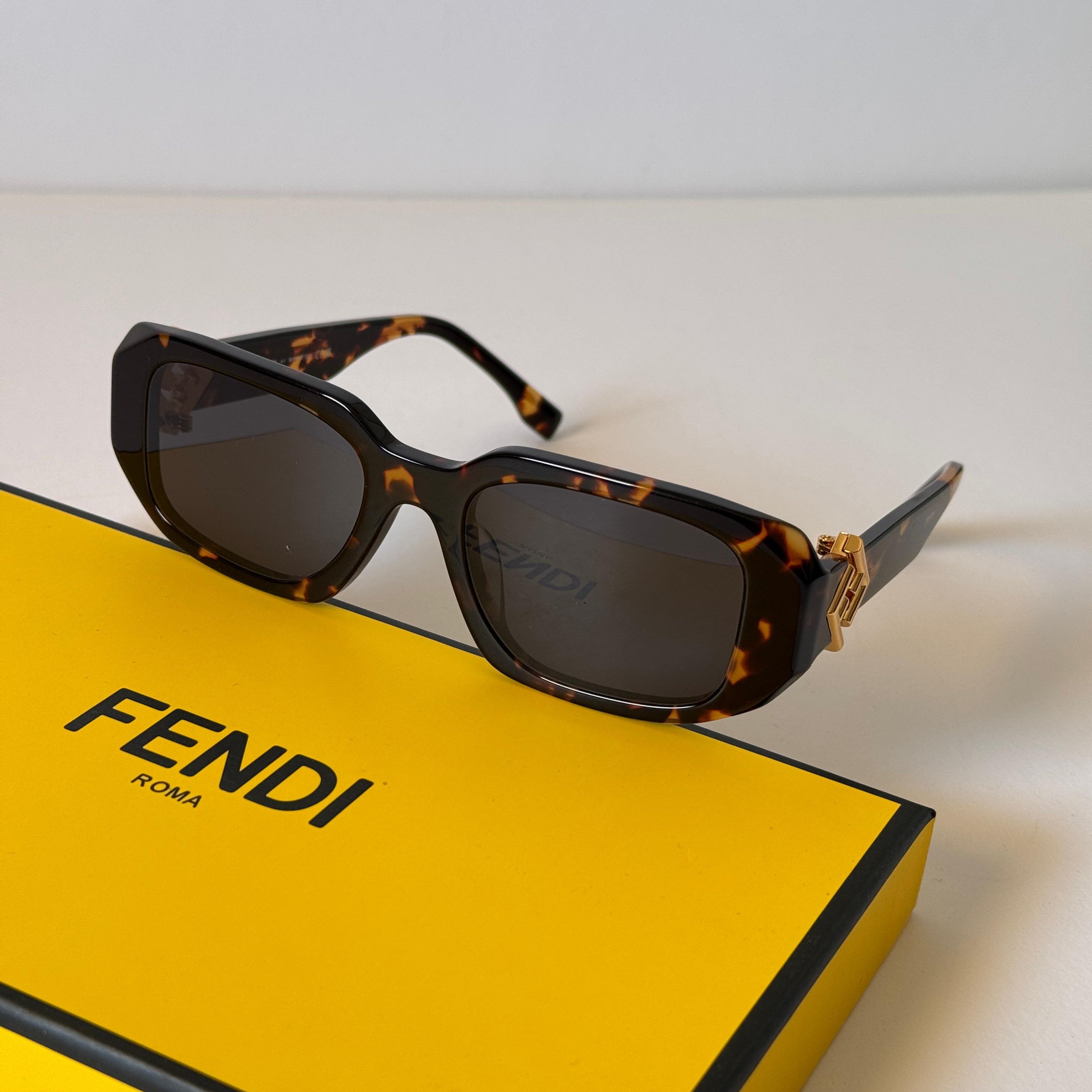 Fendi Colibrì Rectangle Acetate Sunglasses
