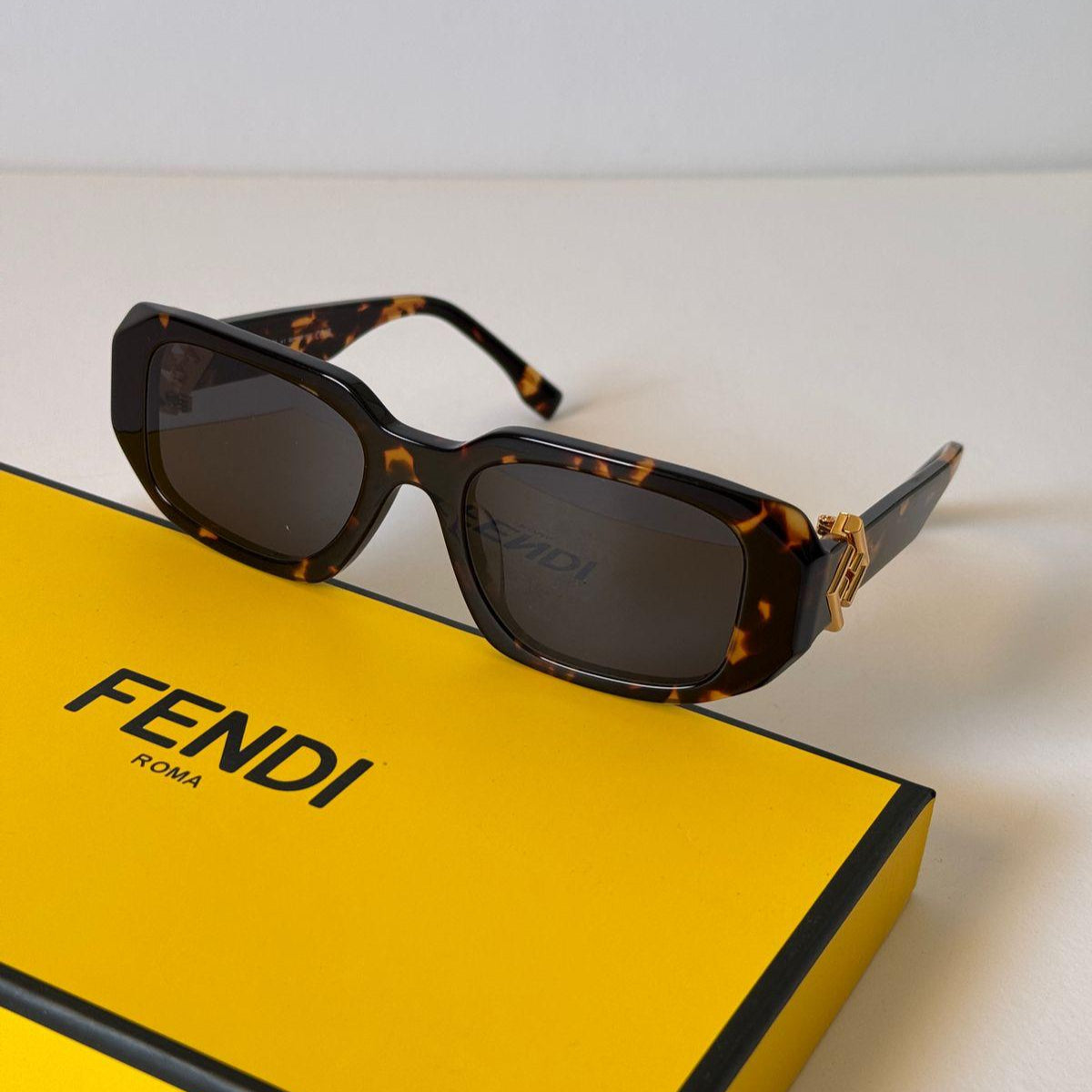 Fendi Colibrì Rectangle Sunglasses