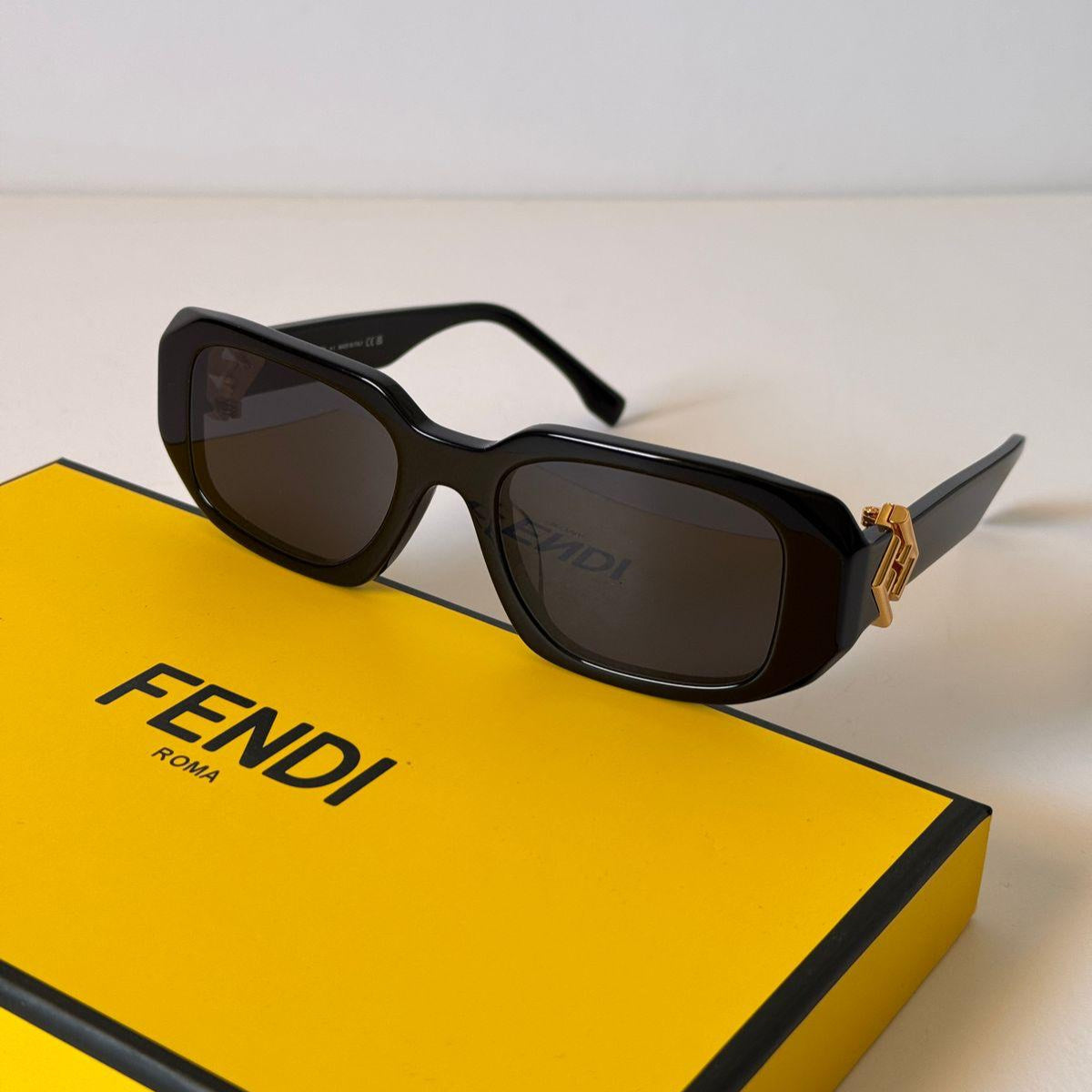 Fendi Colibrì Rectangle Sunglasses