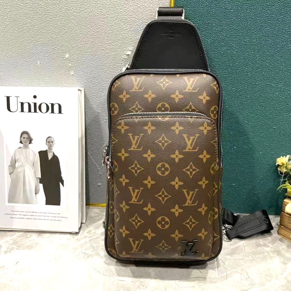 Louis Vuitton Avenue Bag
