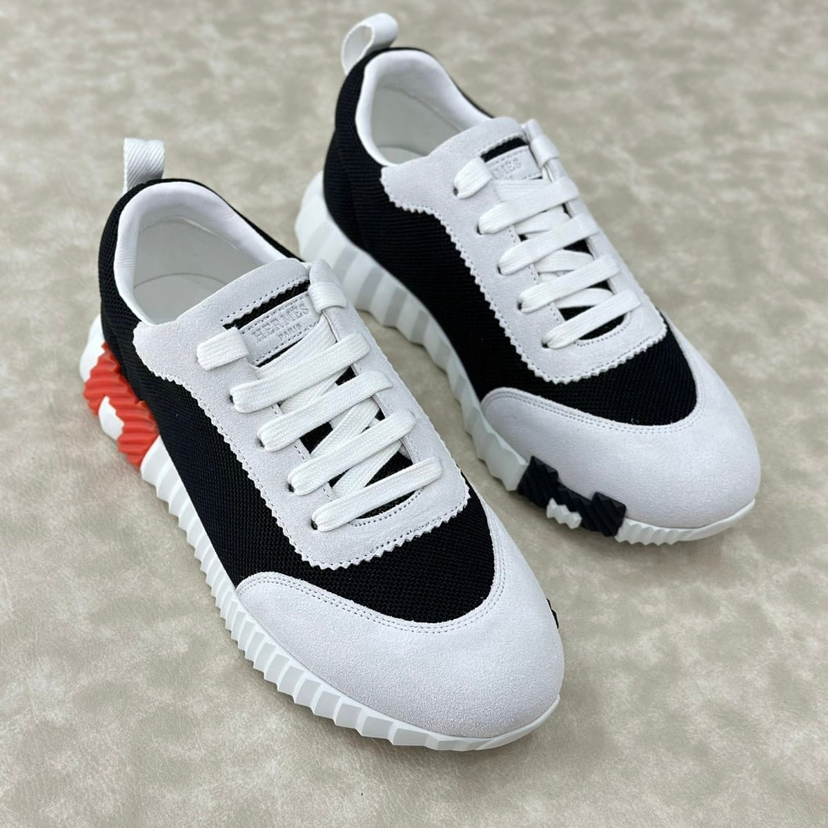 White&black / 36