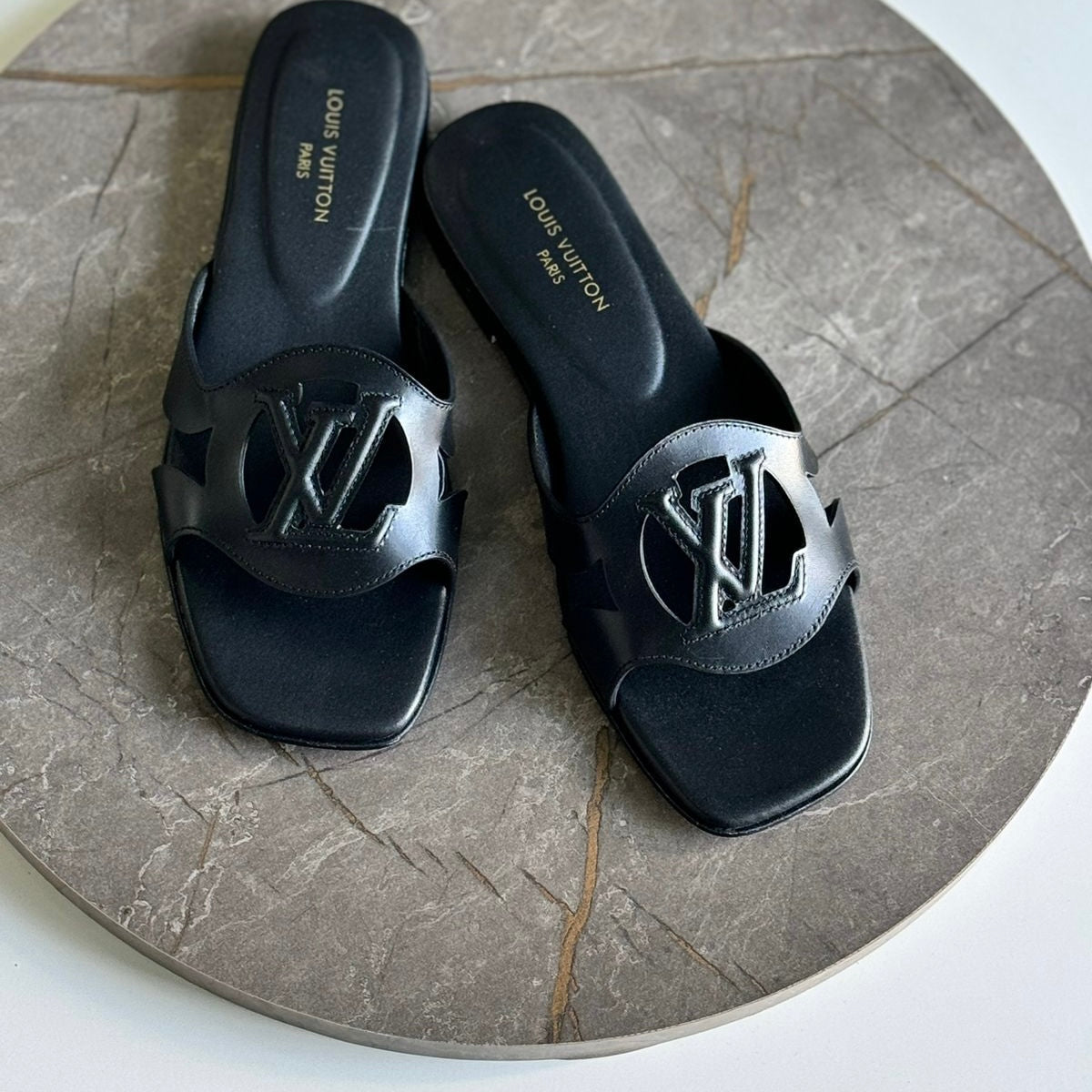 Black / 36