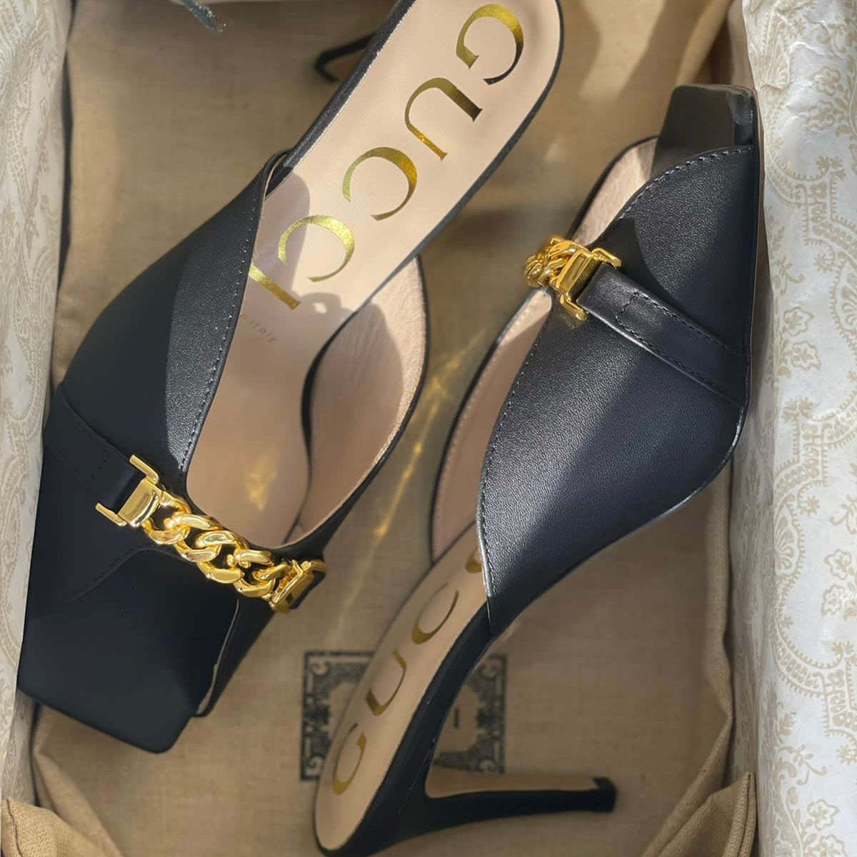 Gucci Satin Chain Detail Shoes