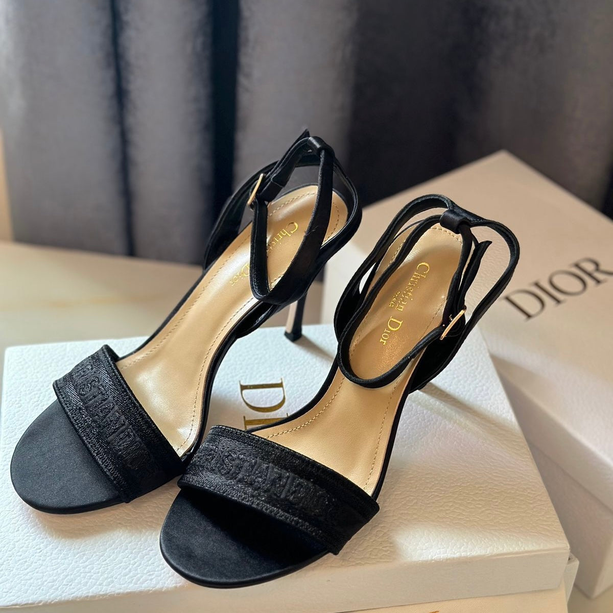 Black / 36