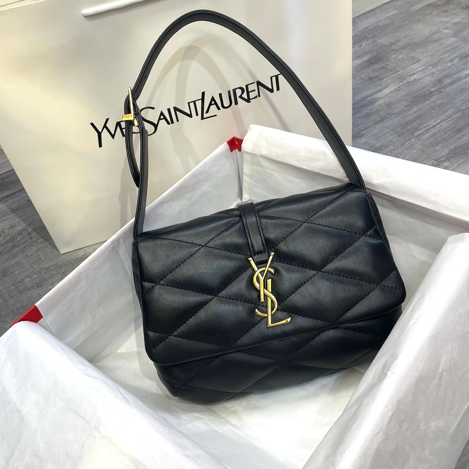 Black / Without Box