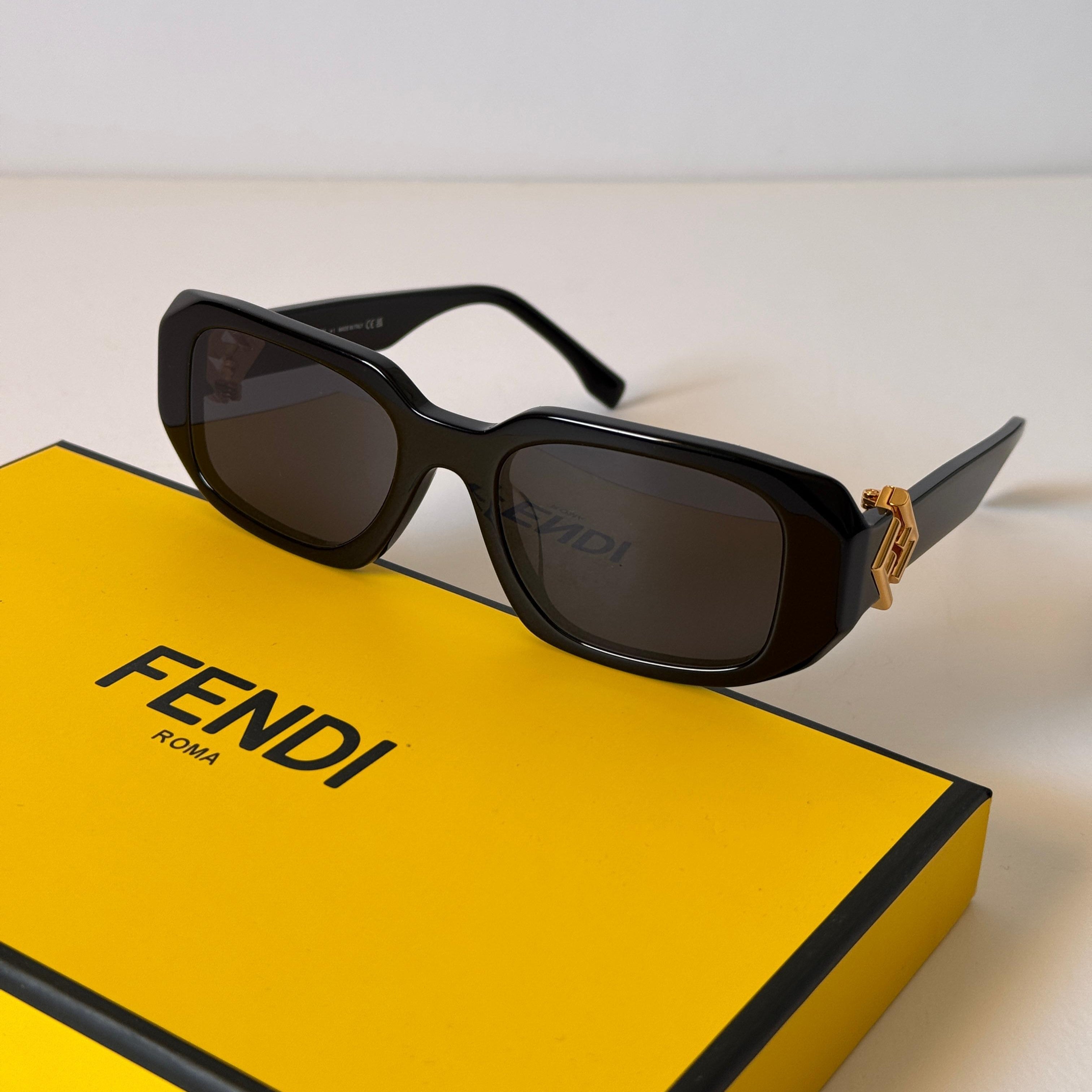 Fendi Colibrì Rectangle Acetate Sunglasses