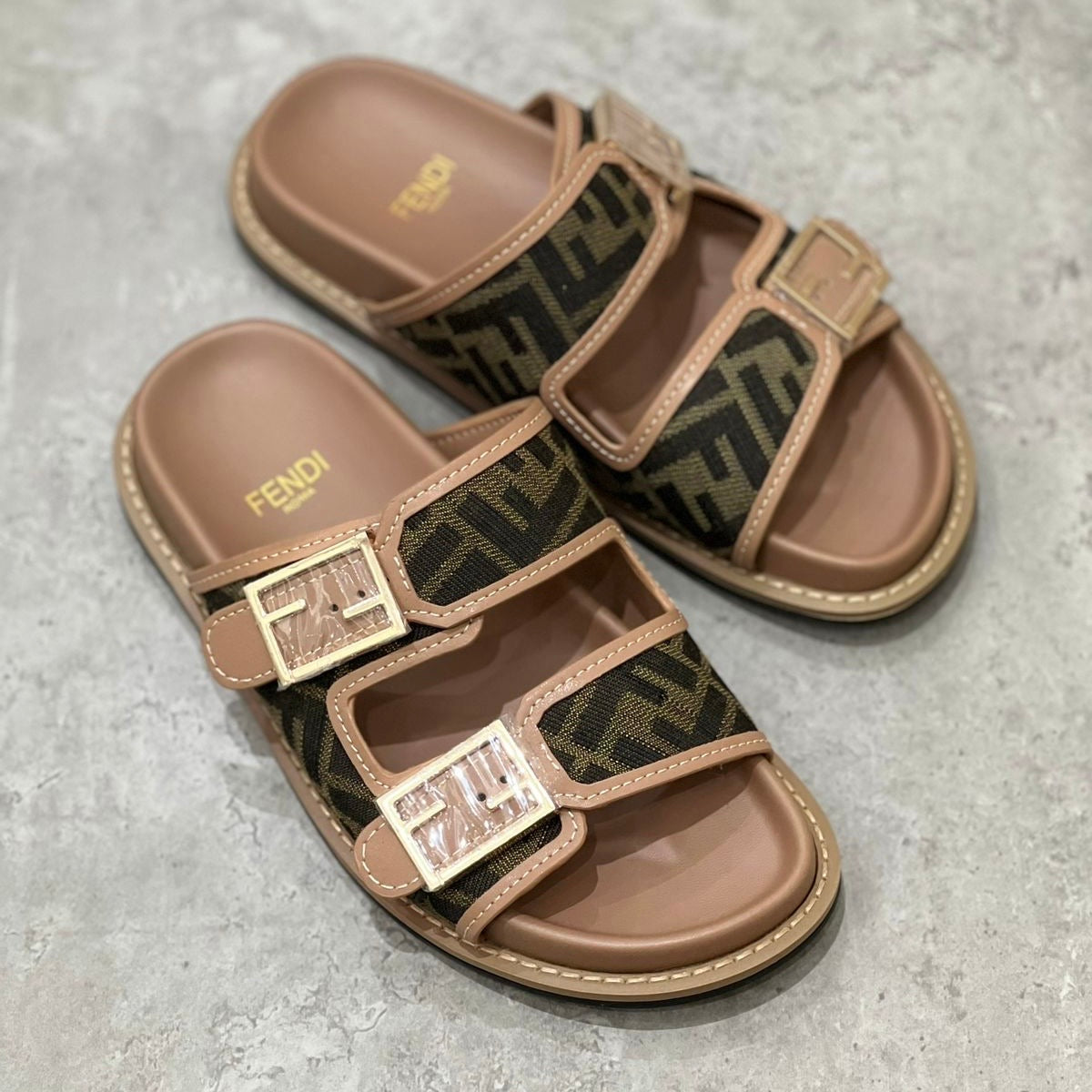 Dark beige / 36