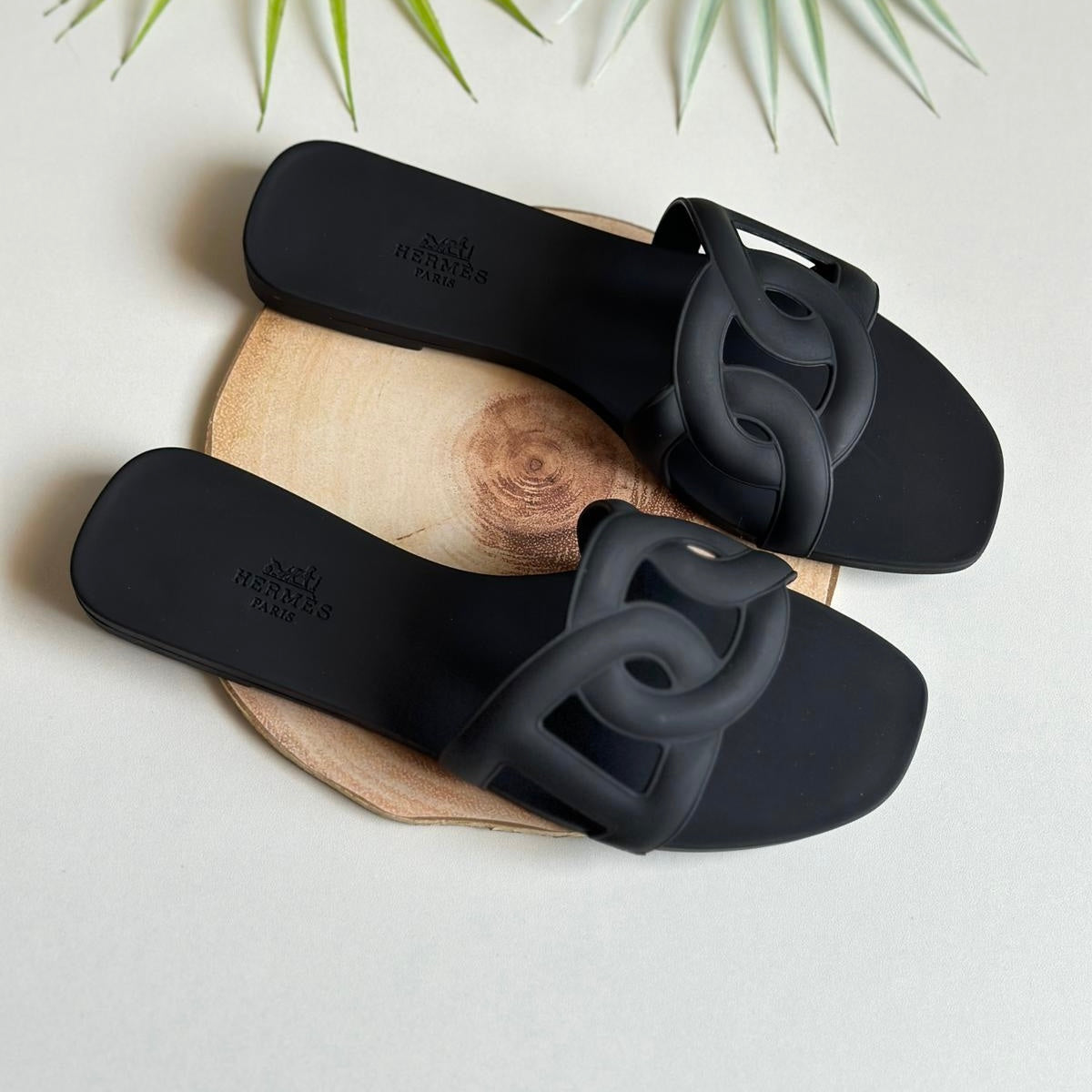 Black / 36