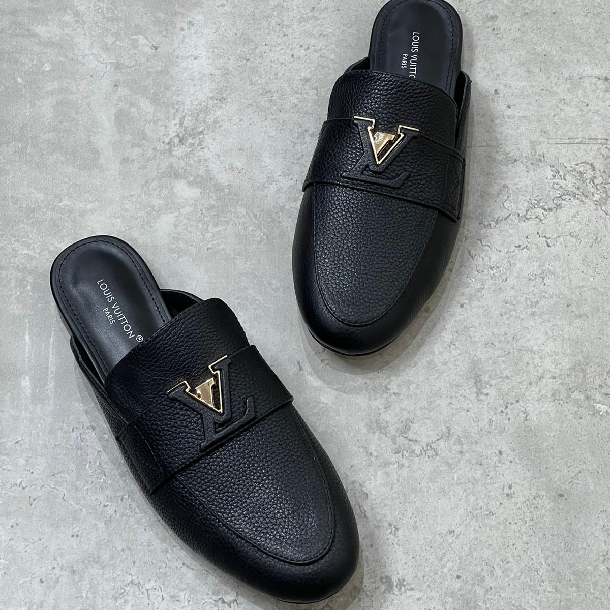 Black / 36