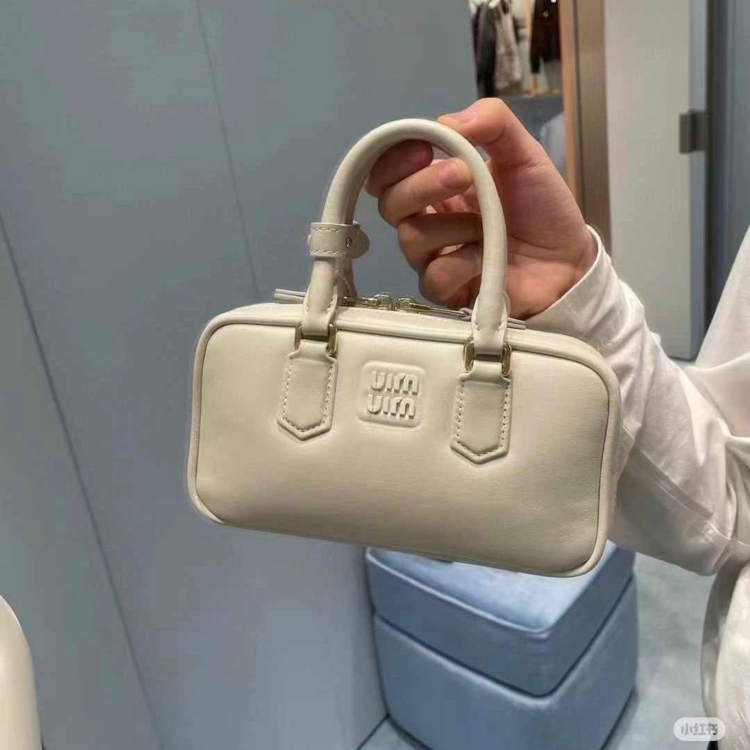 Beige / Regular / Without box